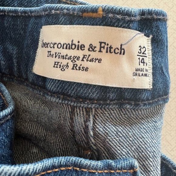 Abercrombie & Fitch Womens Dark Blue Relaxed Jeans - Picture 2 of 2